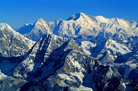 altura cordillera del himalaya.